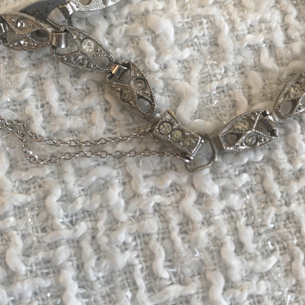 Vintage bracelet embellished with many small clear stones and beautiful detail - Picture 2 of 4